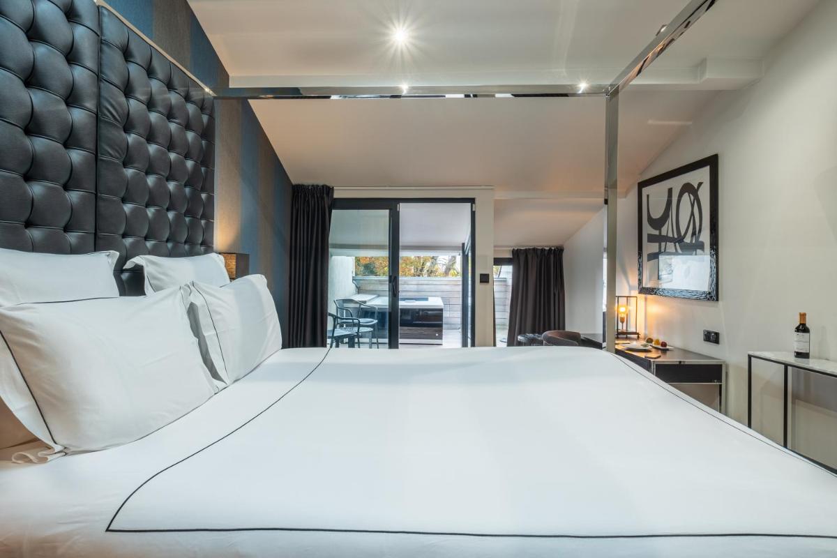 Un ou plusieurs lits dans un hébergement de l'établissement Le Palais Gallien Hôtel & Spa