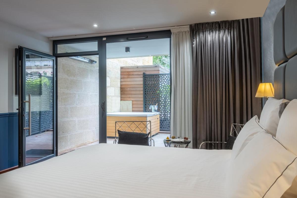 Un ou plusieurs lits dans un hébergement de l'établissement Le Palais Gallien Hôtel & Spa