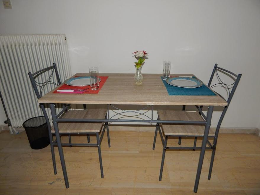 Cozy apartment for 2-5 people-Center Tripoli 1 - Housity