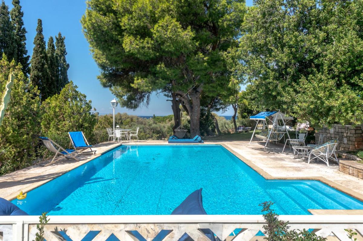 Villa Jackie O! on the Athens Riviera - Housity