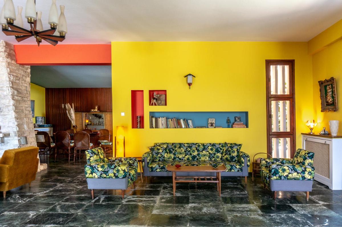 Villa Jackie O! on the Athens Riviera - Housity