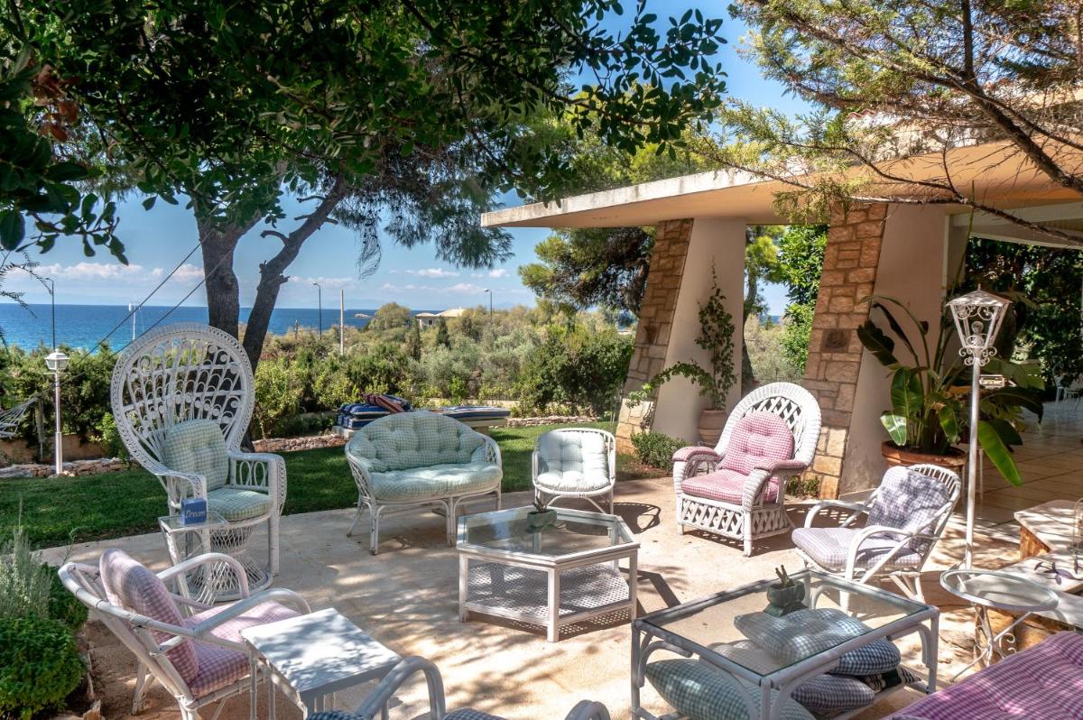 Villa Jackie O! on the Athens Riviera - Housity