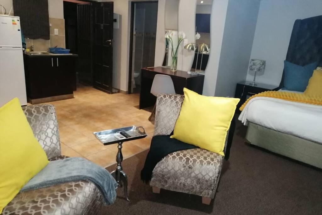 BEAUTIFUL APARTM B10 SITUATED IN BAINS GAME LODGE - Housity