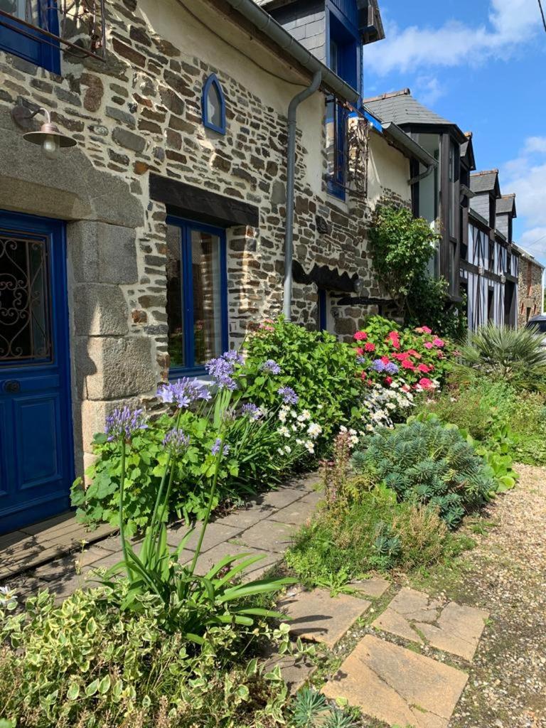 Maison en pierre dans son nid de verdure - Housity