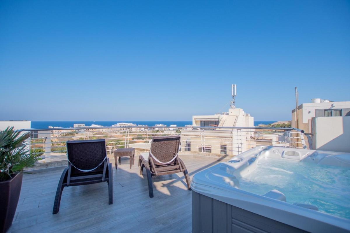 KERNICE Penthouse with Sea and Country Views of Xghajra - Housity