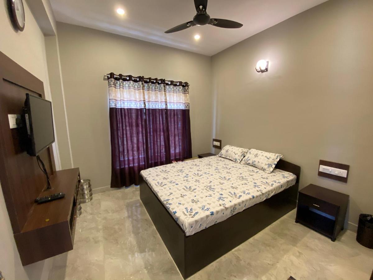 RR Holidays - Housity