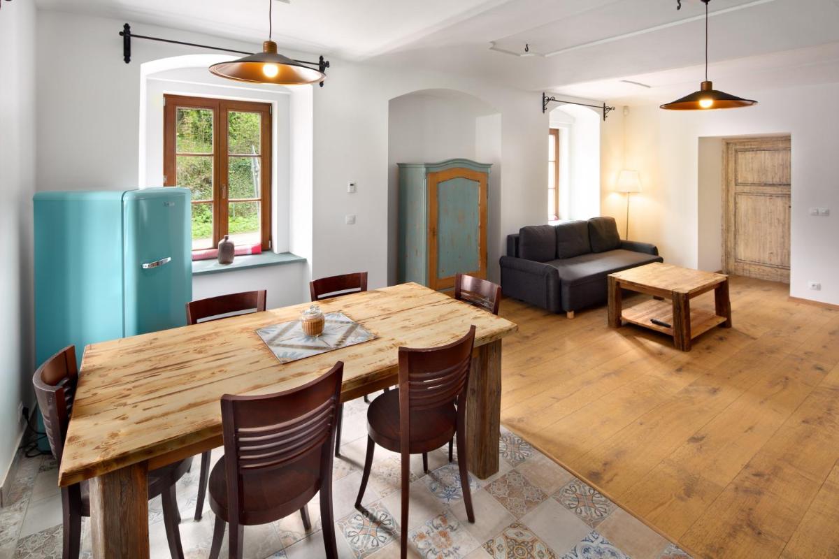 Apartmány Český Šternberk - Housity