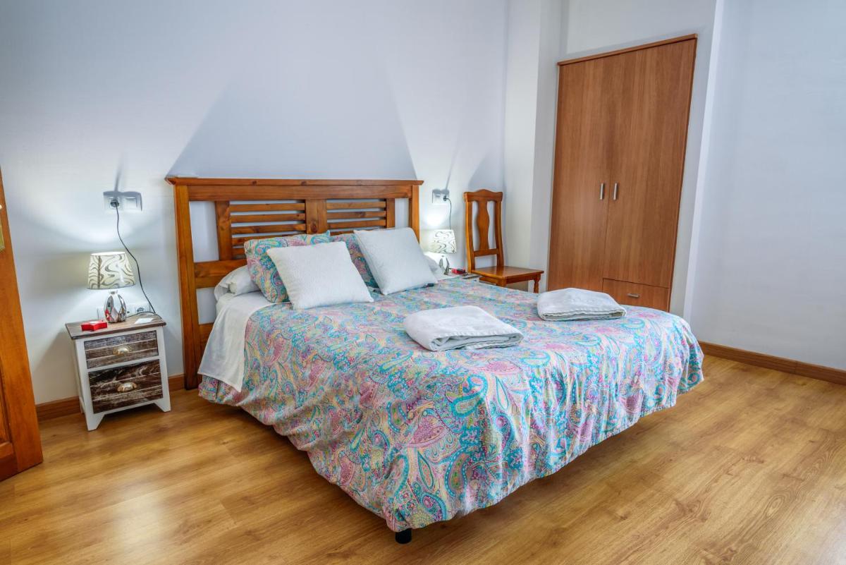 Rural house with jacuzzi and fireplace in the room for 2-4 people - Housity