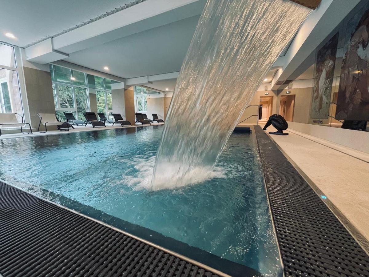Piscine de l'établissement Hotel SPA Husseren Collections - Proche Colmar - Eguisheim ou située à proximité