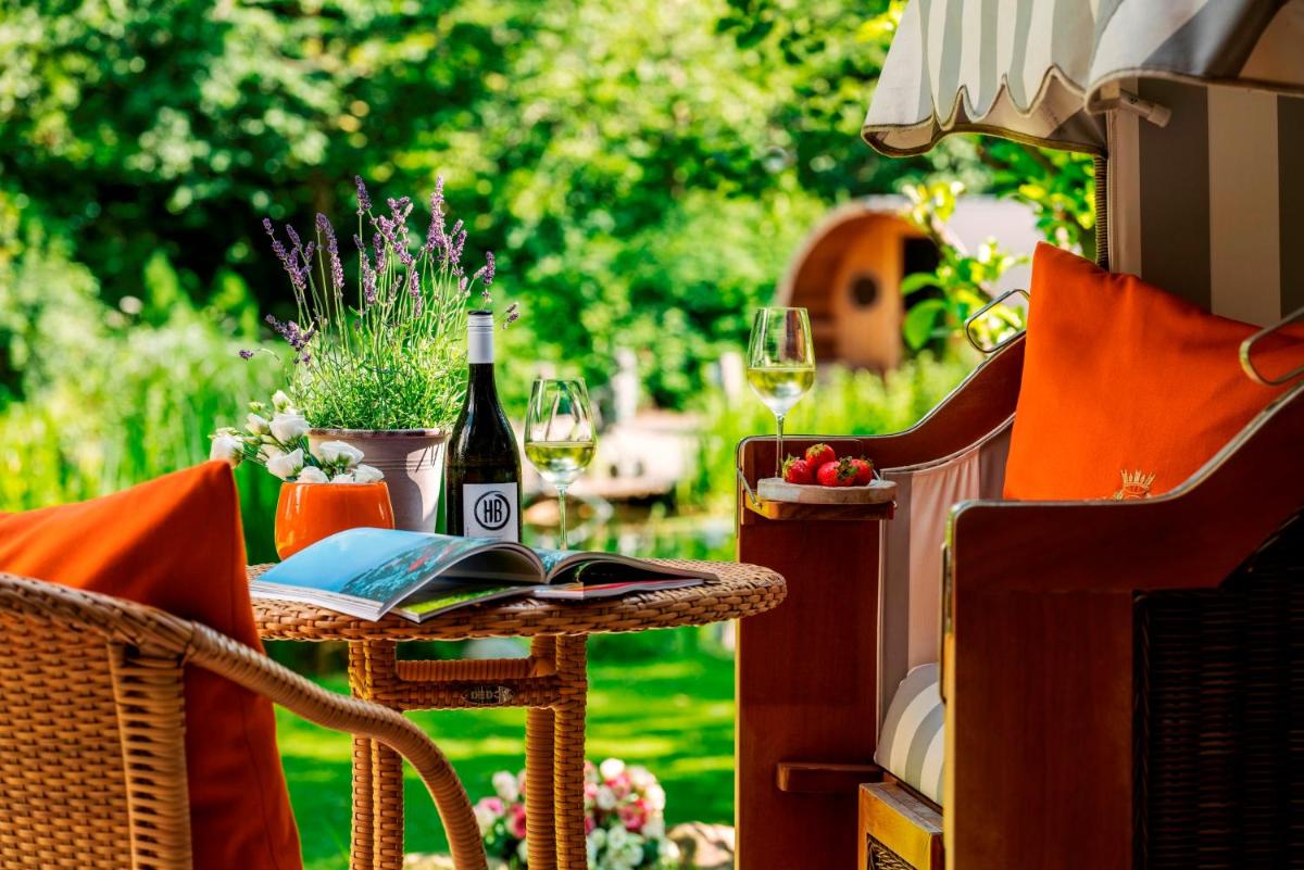 Ein Garten an der Unterkunft Relais & Châteaux Landhaus Stricker