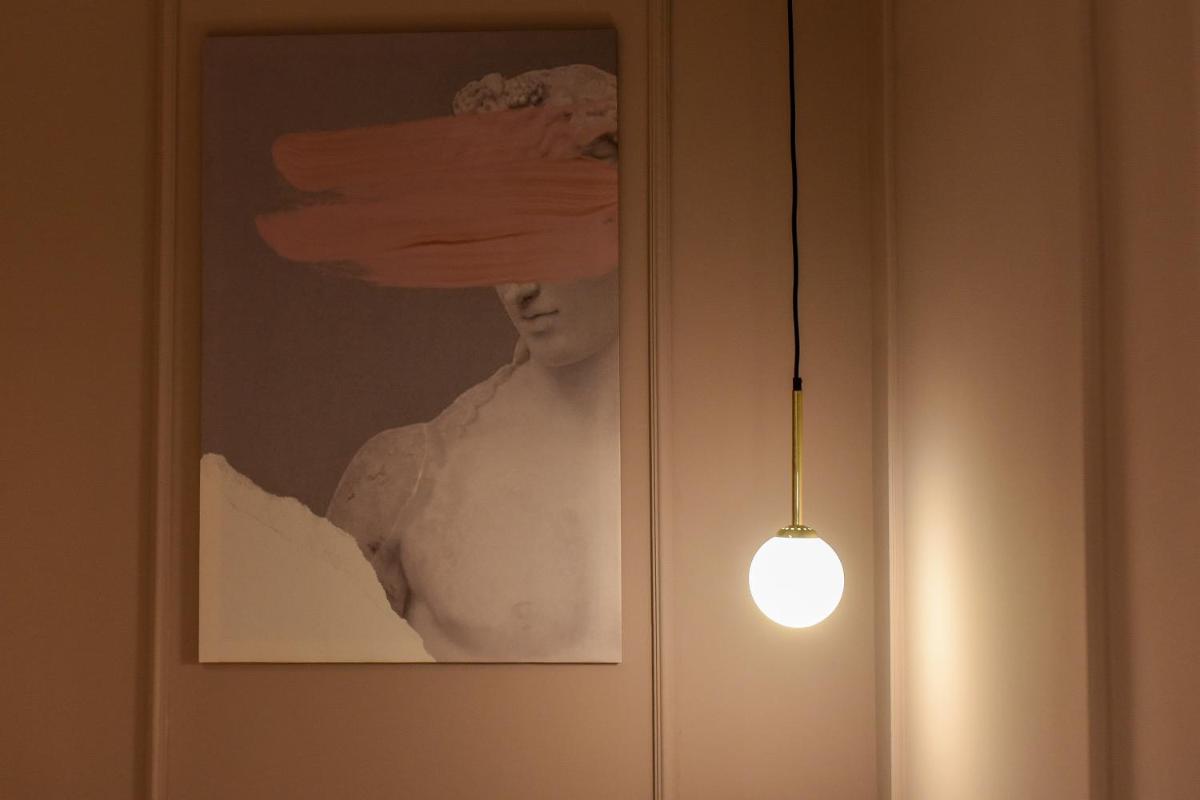 THE ROSE GOLD - Cinema Studio near Radisson - Housity
