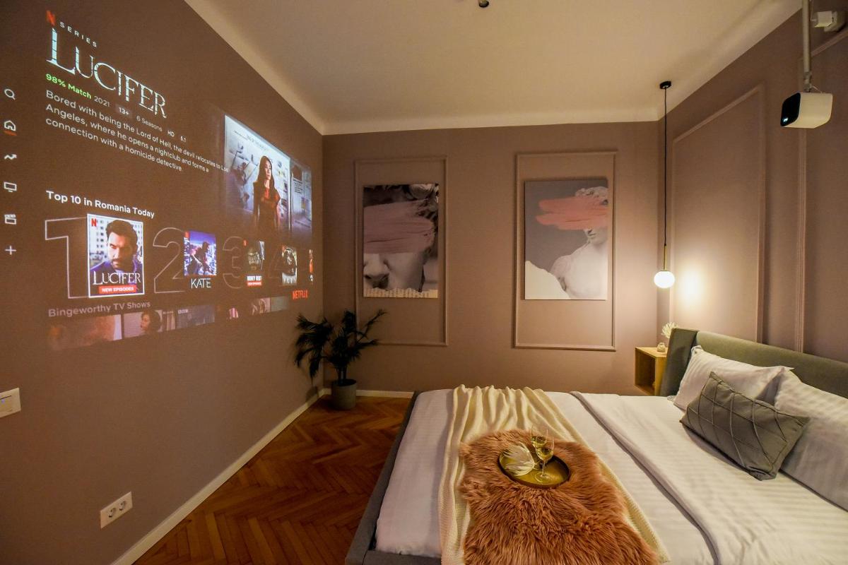 THE ROSE GOLD - Cinema Studio near Radisson - Housity