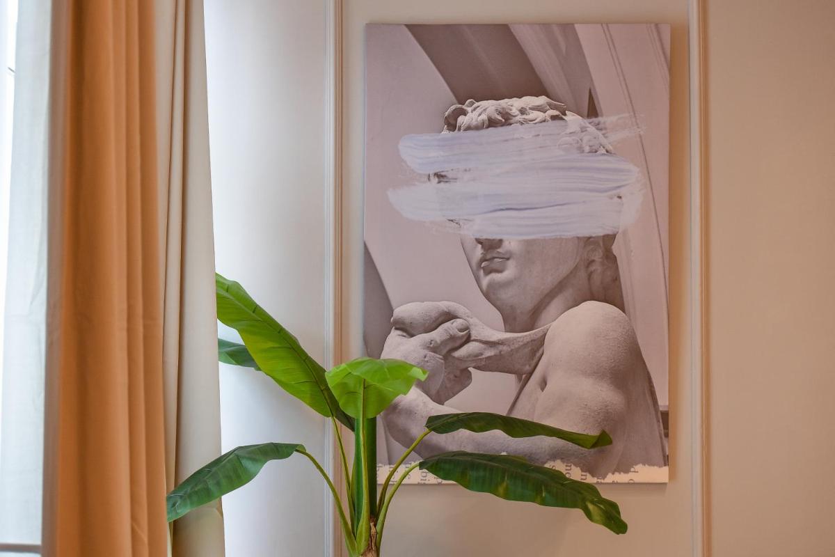 Modern Stay - Central Studios with Wall Projector near Radisson - Housity