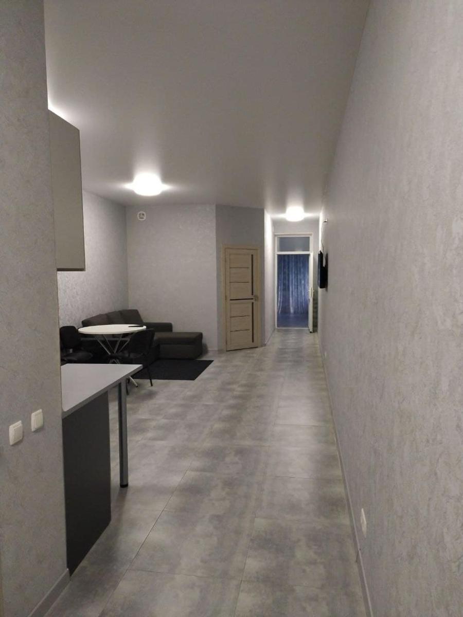 Pervaia studiia na khar kovskoi naberezhnoi 7 - Housity