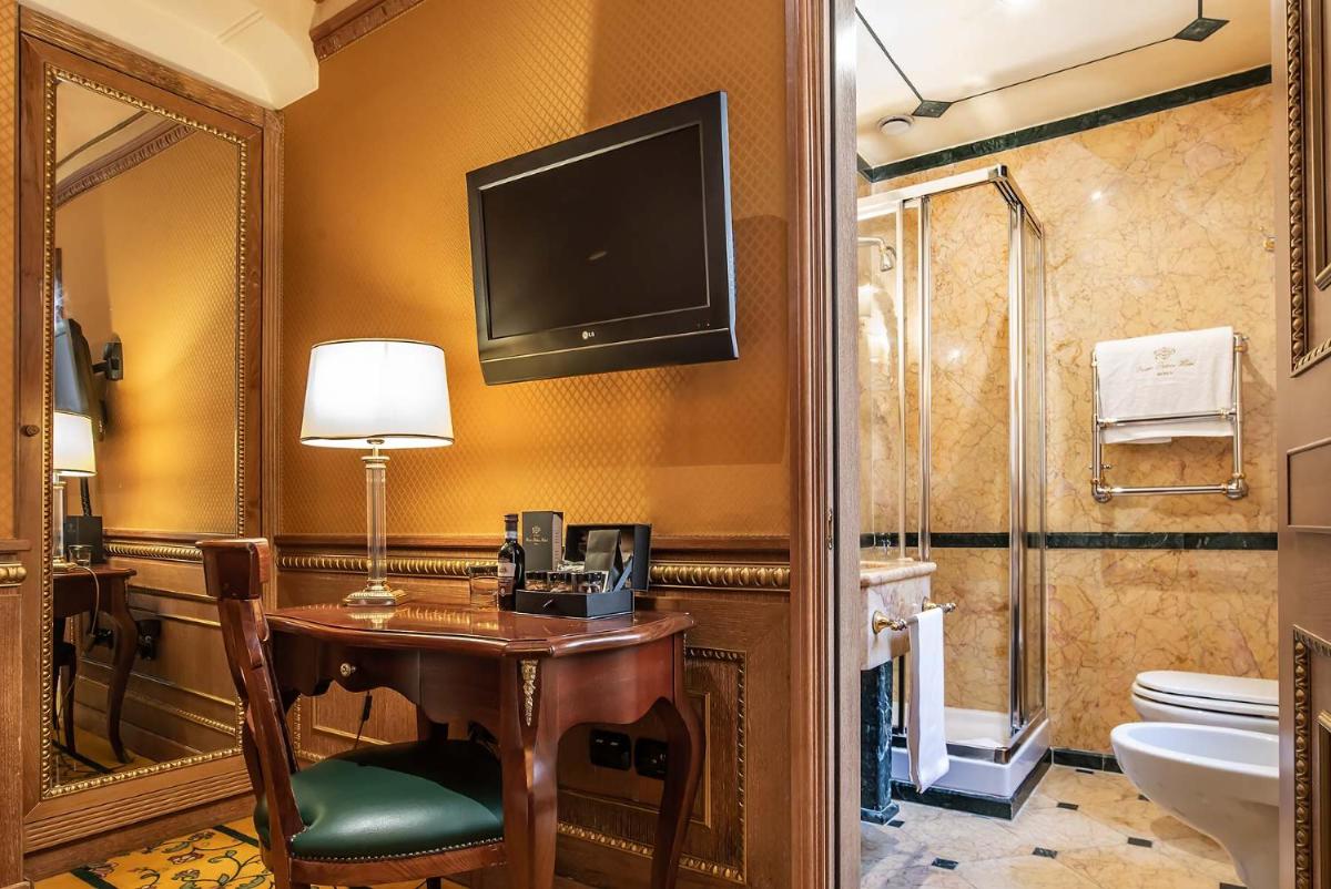 River Palace Hotel - Housity