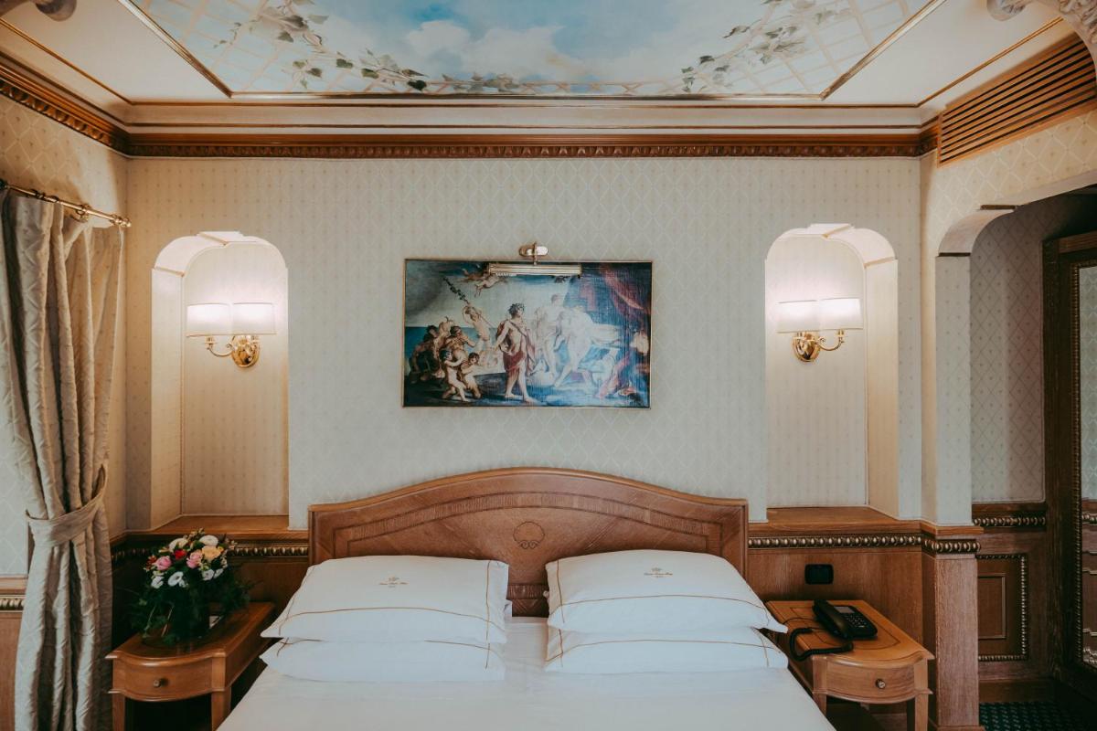 River Palace Hotel - Housity