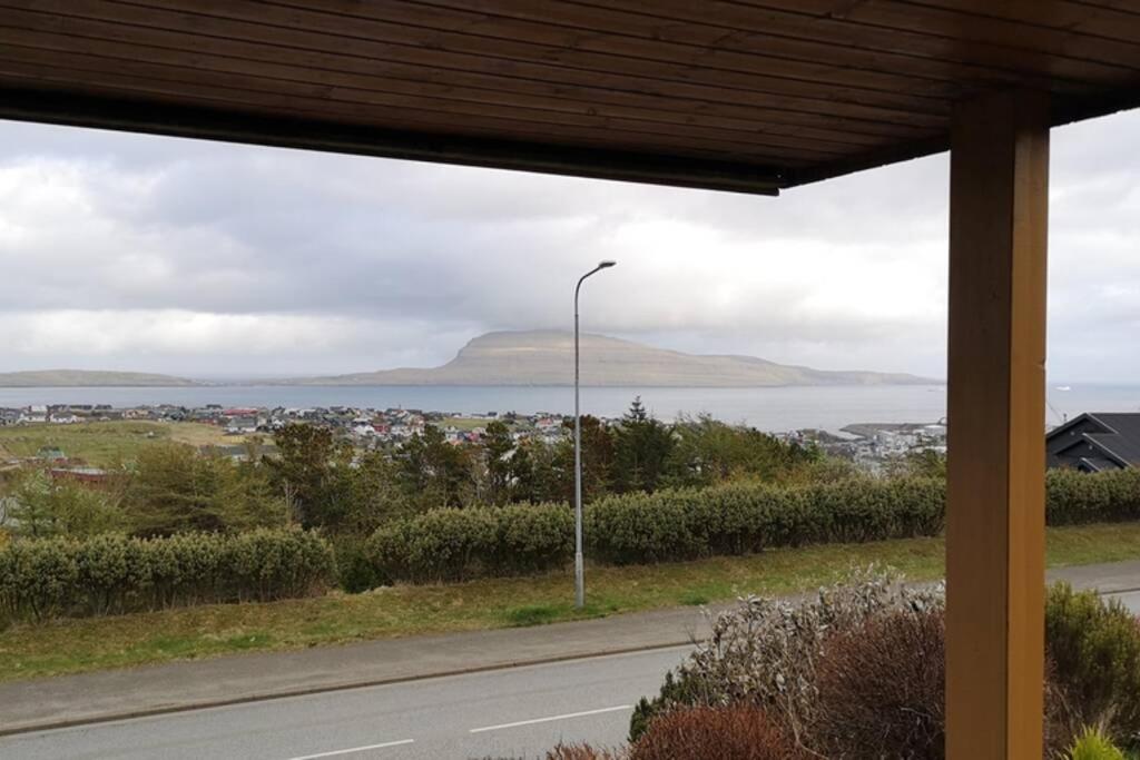 Large apartment with fabulous view of Tórshavn - Housity