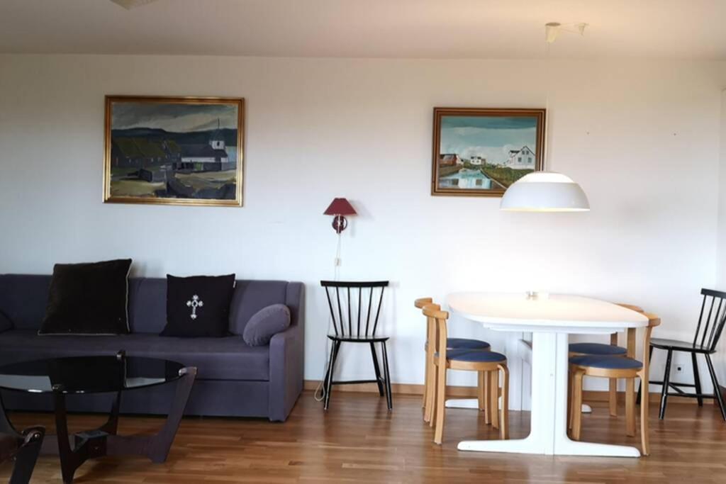 Large apartment with fabulous view of Tórshavn - Housity