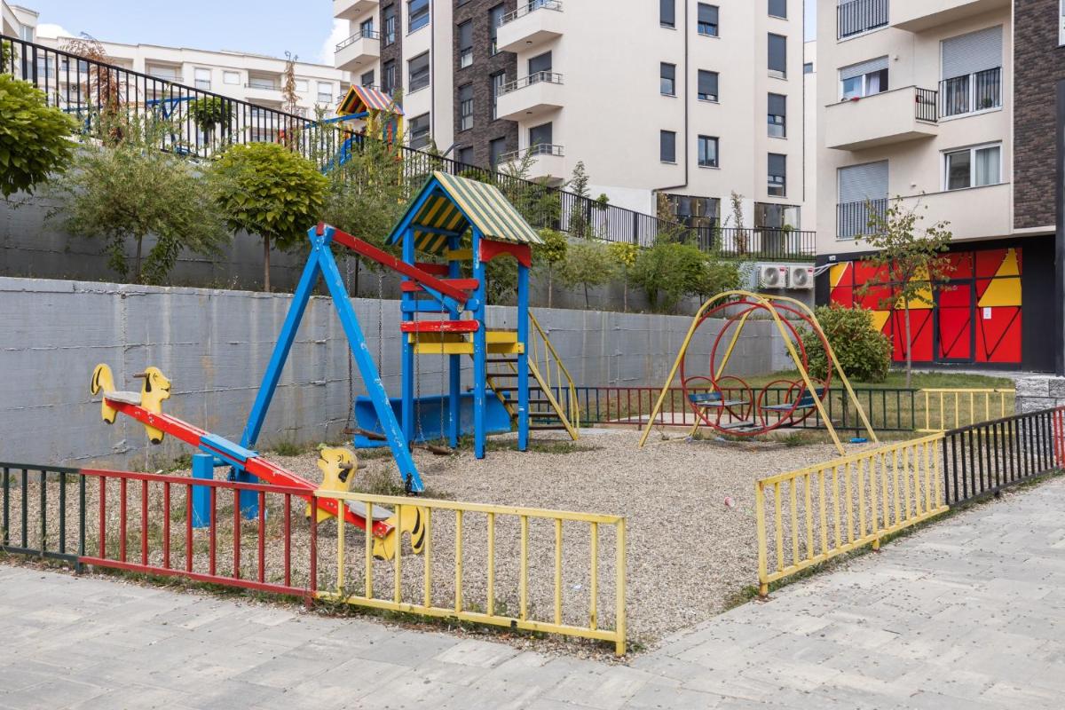 Suitetrails - BLERI Apartment, 2 Bedroom, Free parking