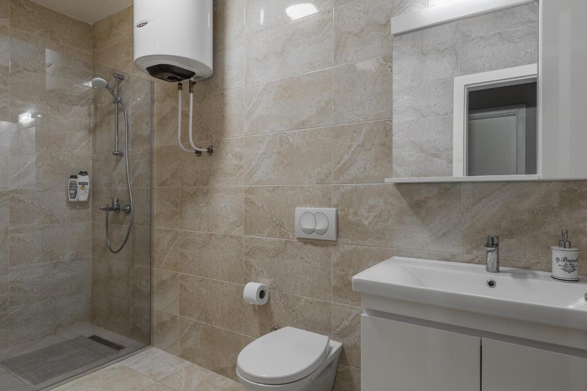 Suitetrails - BLERI Apartment, 2 Bedroom, Free parking