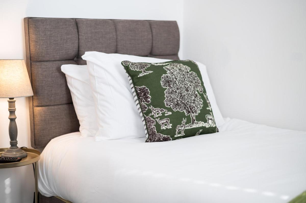 Bryn House - TV in Every Bedroom! - Hizvo
