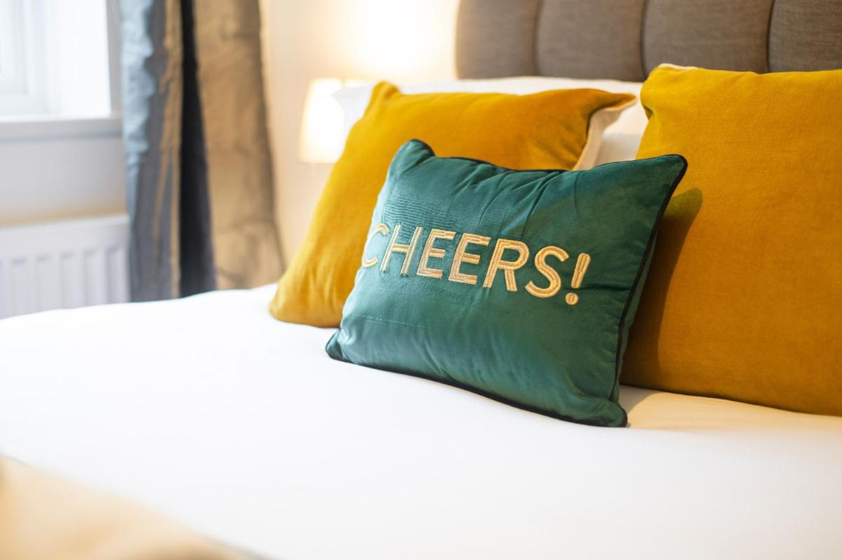 Bryn House - TV in Every Bedroom! - Housity