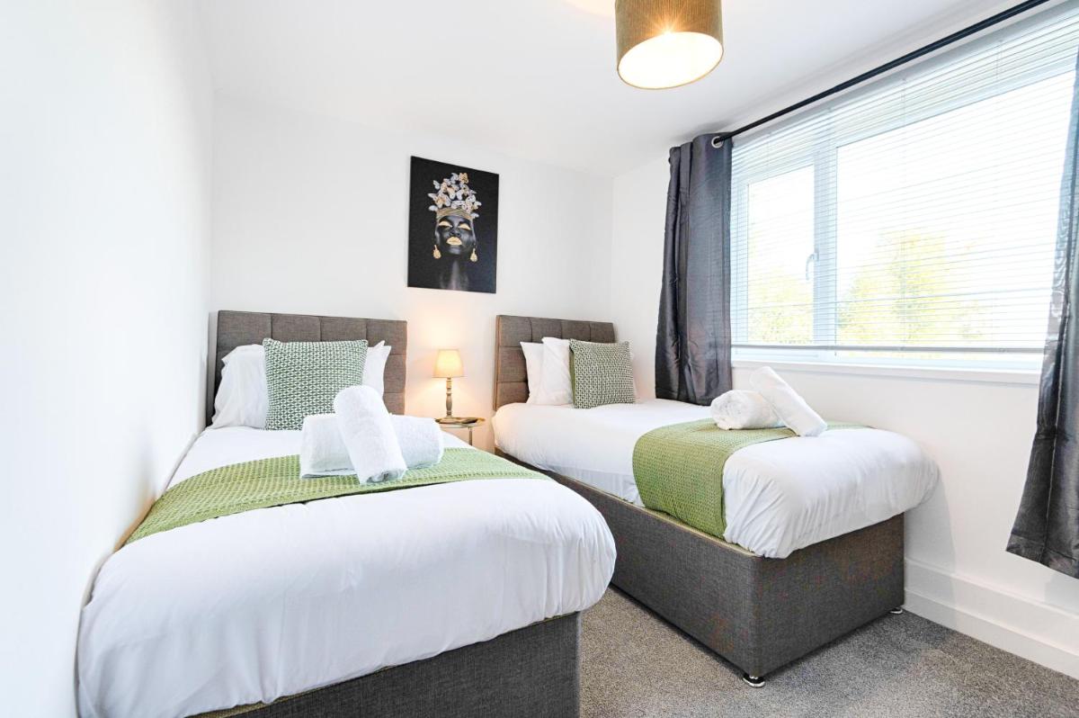 Bryn House - TV in Every Bedroom! - Hizvo
