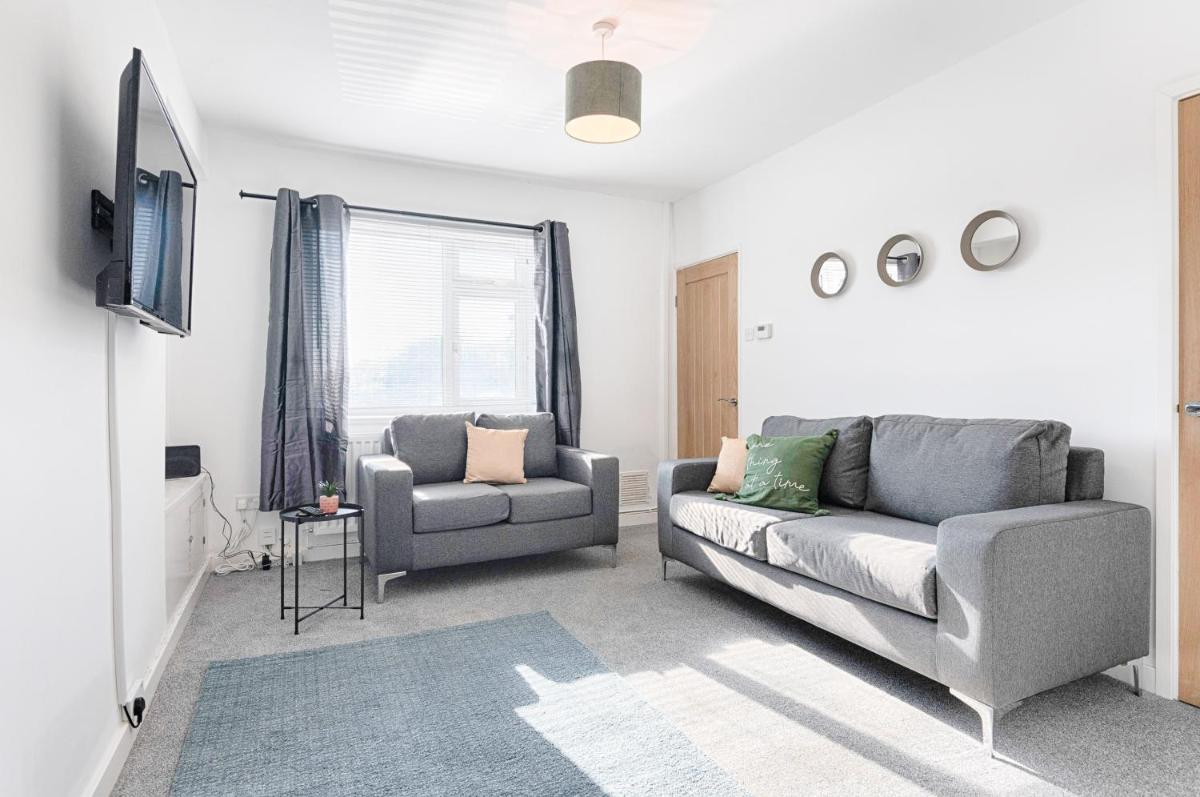 Bryn House - TV in Every Bedroom! - Hizvo