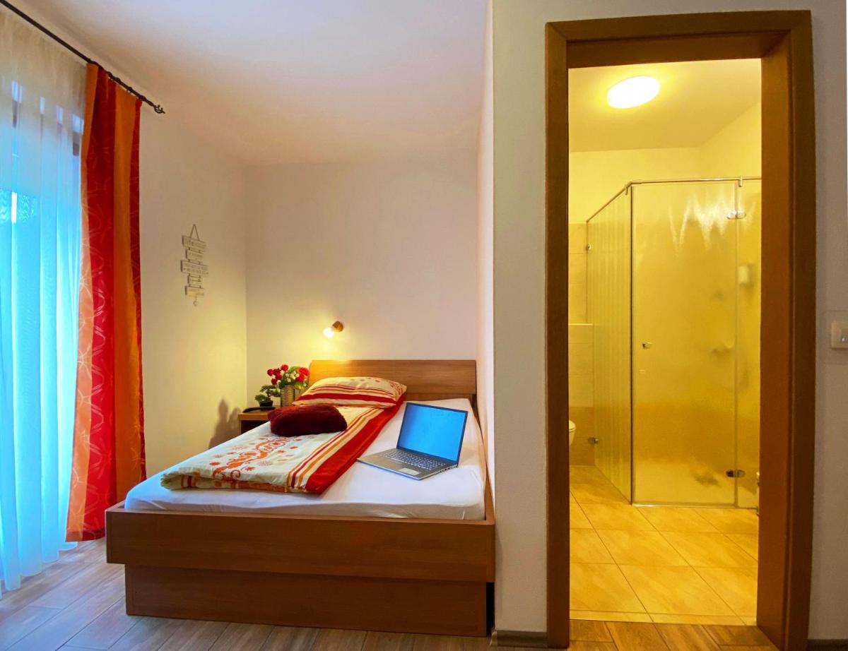 Guesthouse Mesec Zaplana - Housity