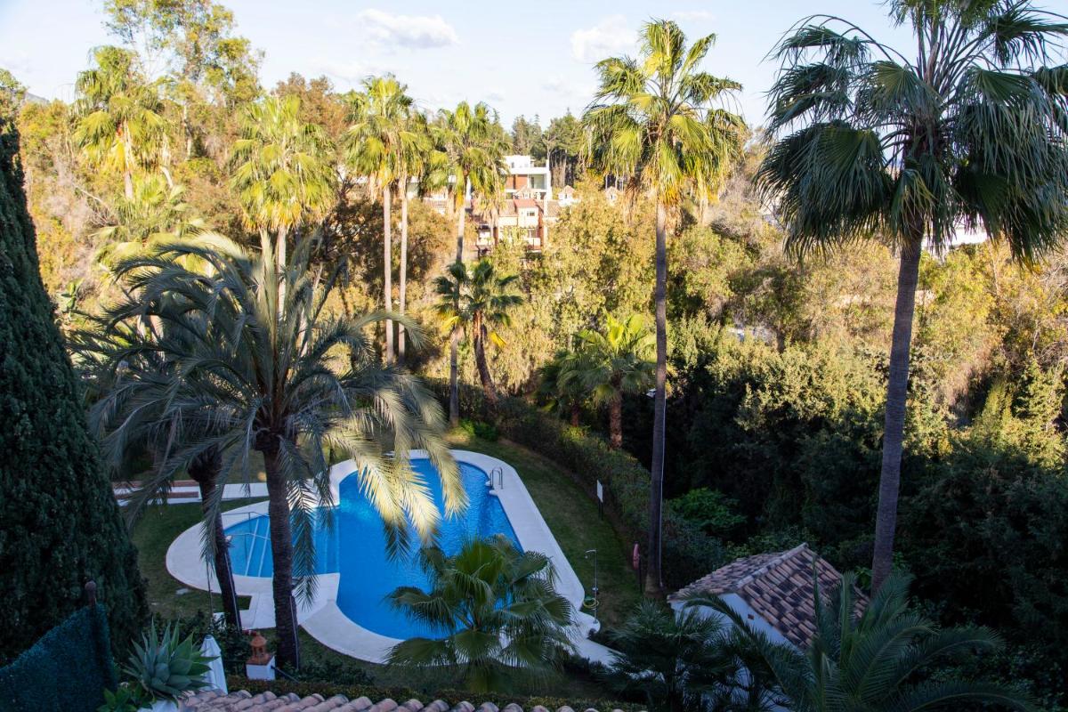 Suitetrails - Luxurious apartment close to Puente Romano with sea views in Marbella