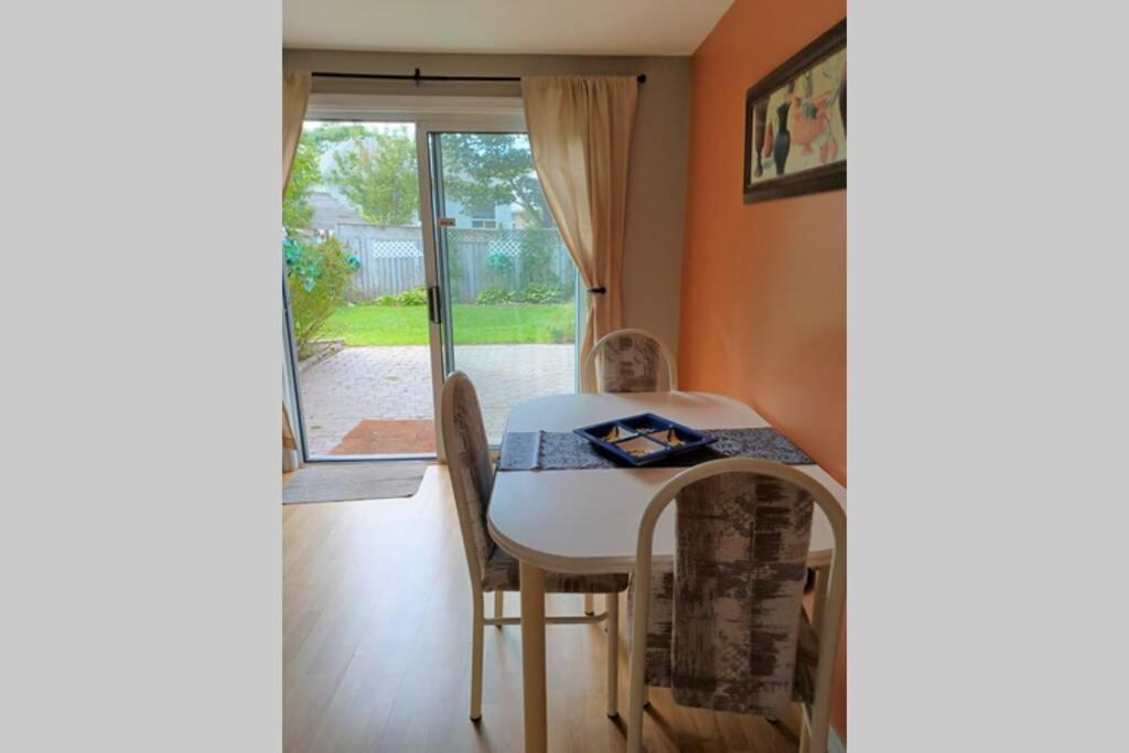 Cozy 2 Bedrooms place in the best area of Oshawa - Housity