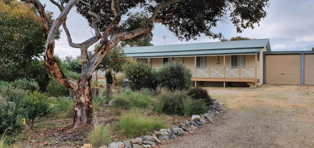 Family Friendly Beach House - Housity