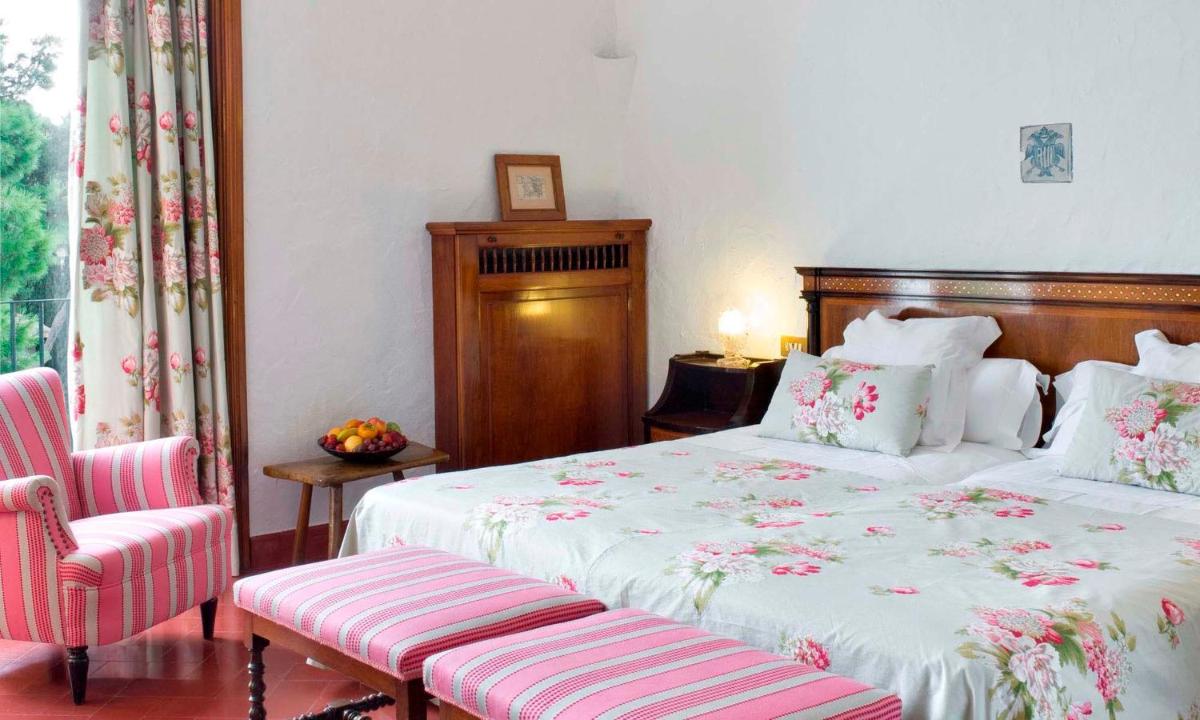 Cama o camas de una habitación en Hostal de la Gavina GL - The Leading Hotels of the World