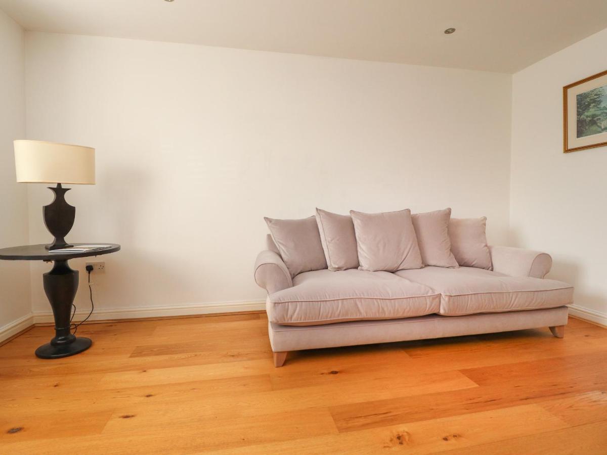Smithy Cottage - Housity