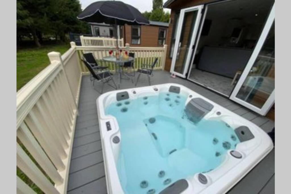 Jakes Place with Hot Tub - Housity