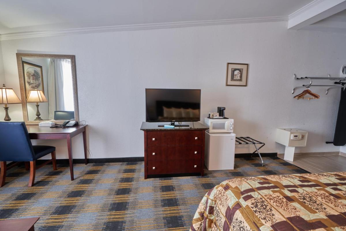 Riverview Inn & Suites - Housity