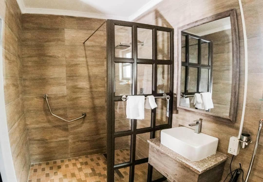 Starlight Inn - Hizvo