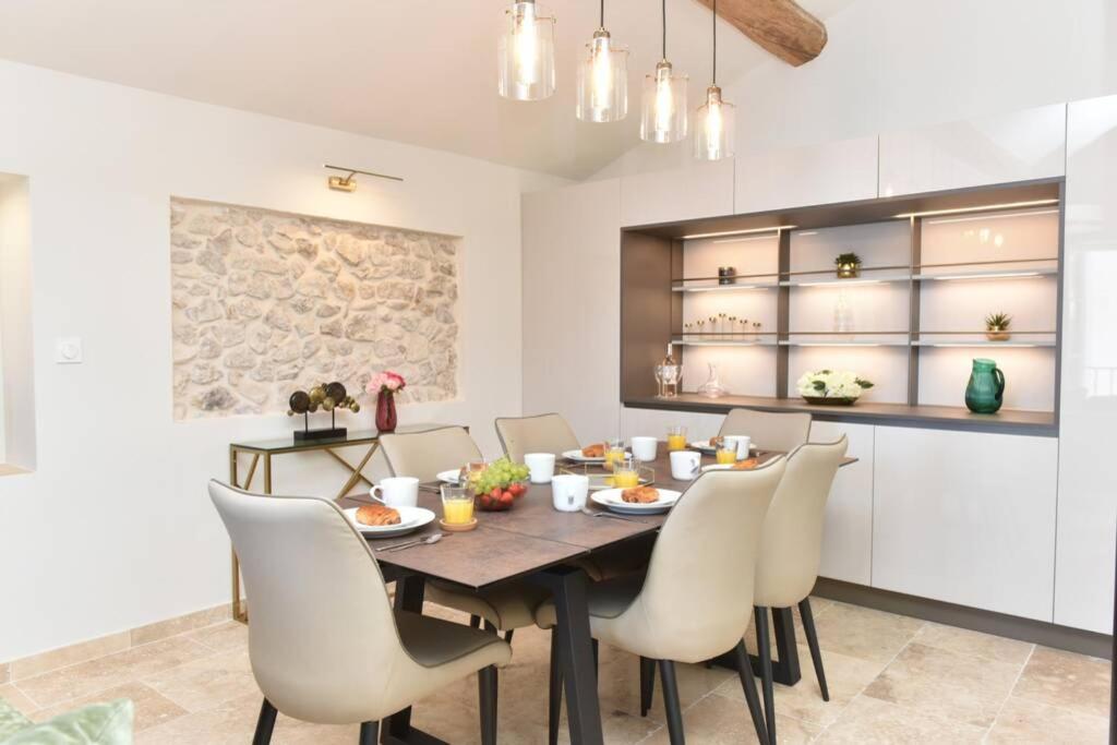 PICASSO by the sea Luxurious design house sea view old Antibes for 6 - Housity