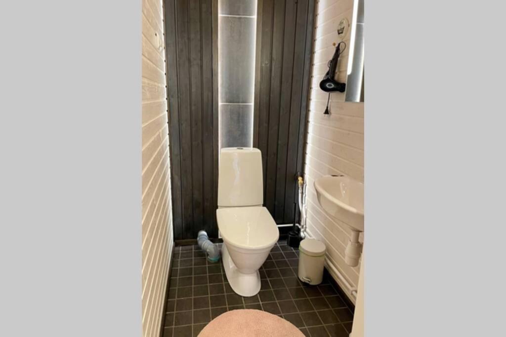 Suitetrails - Cozy renovated house with a lot of parking space.