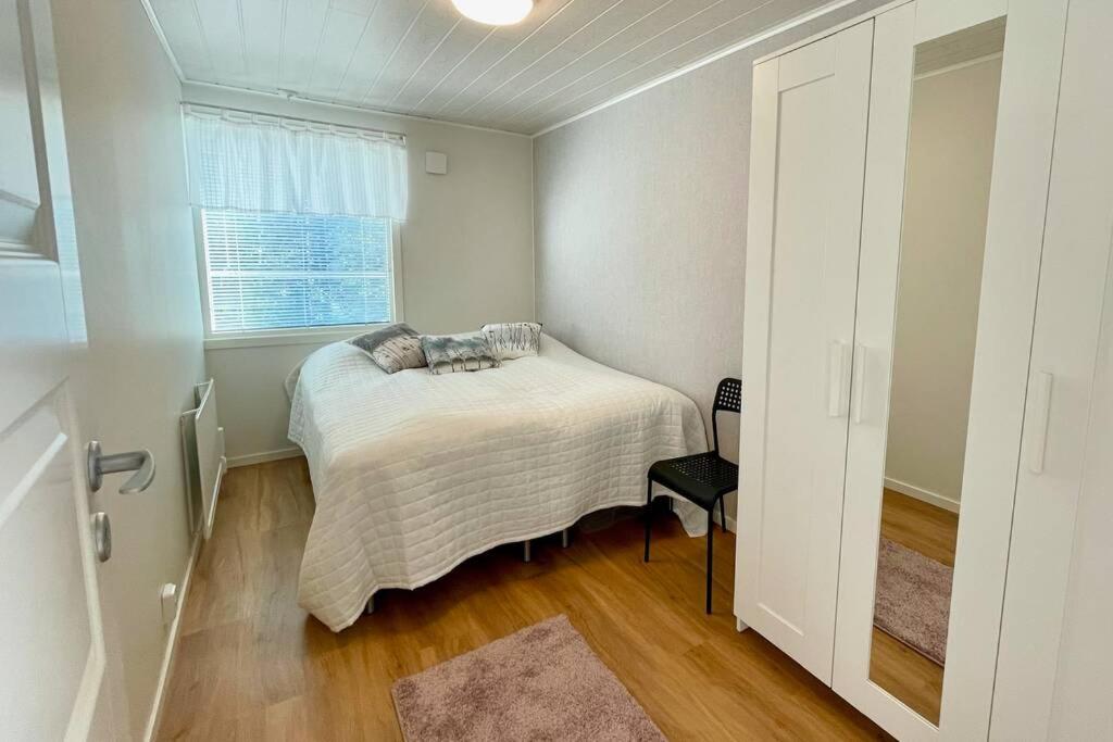 Suitetrails - Cozy renovated house with a lot of parking space.