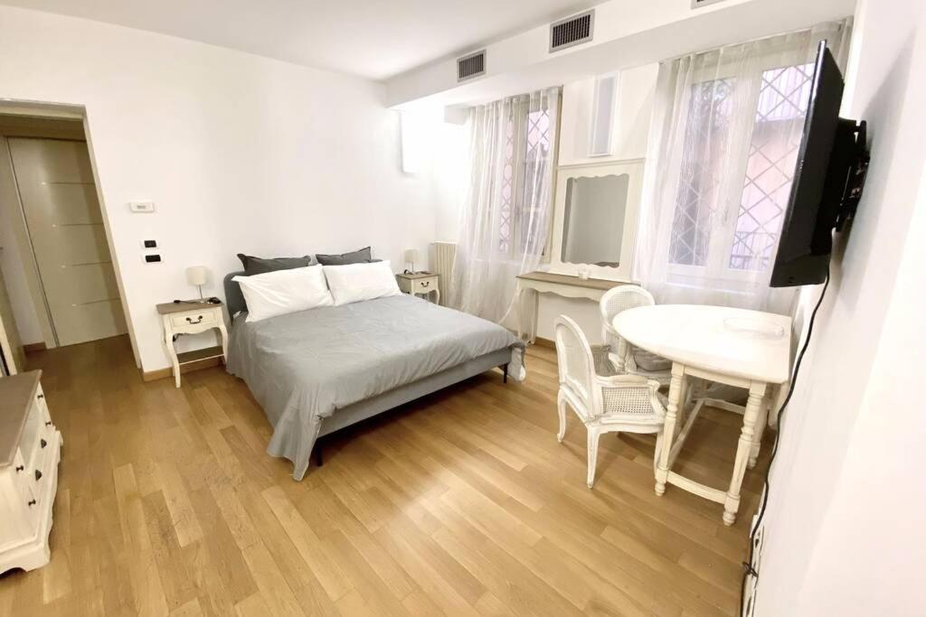 Boutique apartment in Milano center: Duomo Scala - Housity