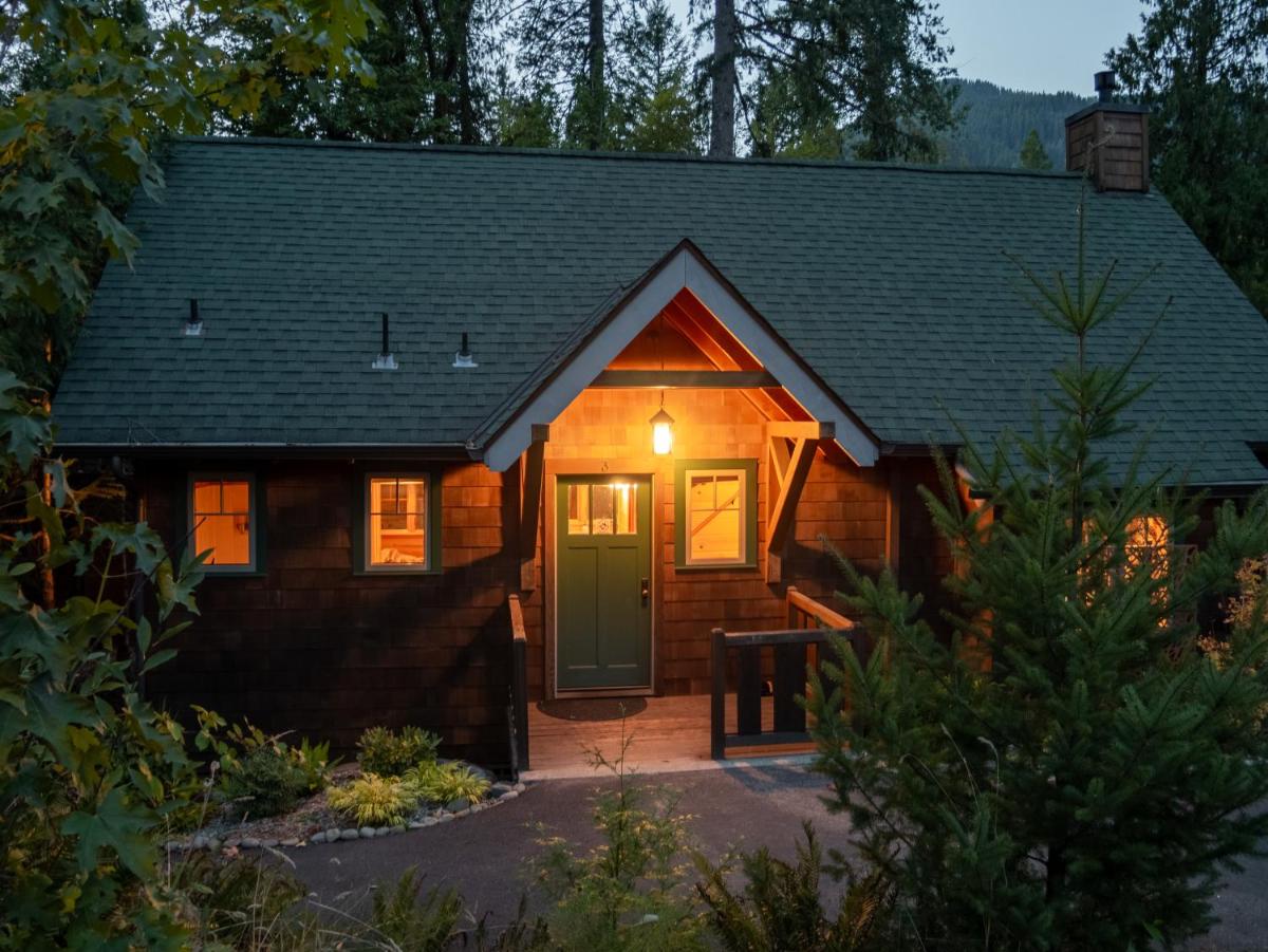 Wooded Bliss Riverfront Sanctuary on the Mckenzie - Housity