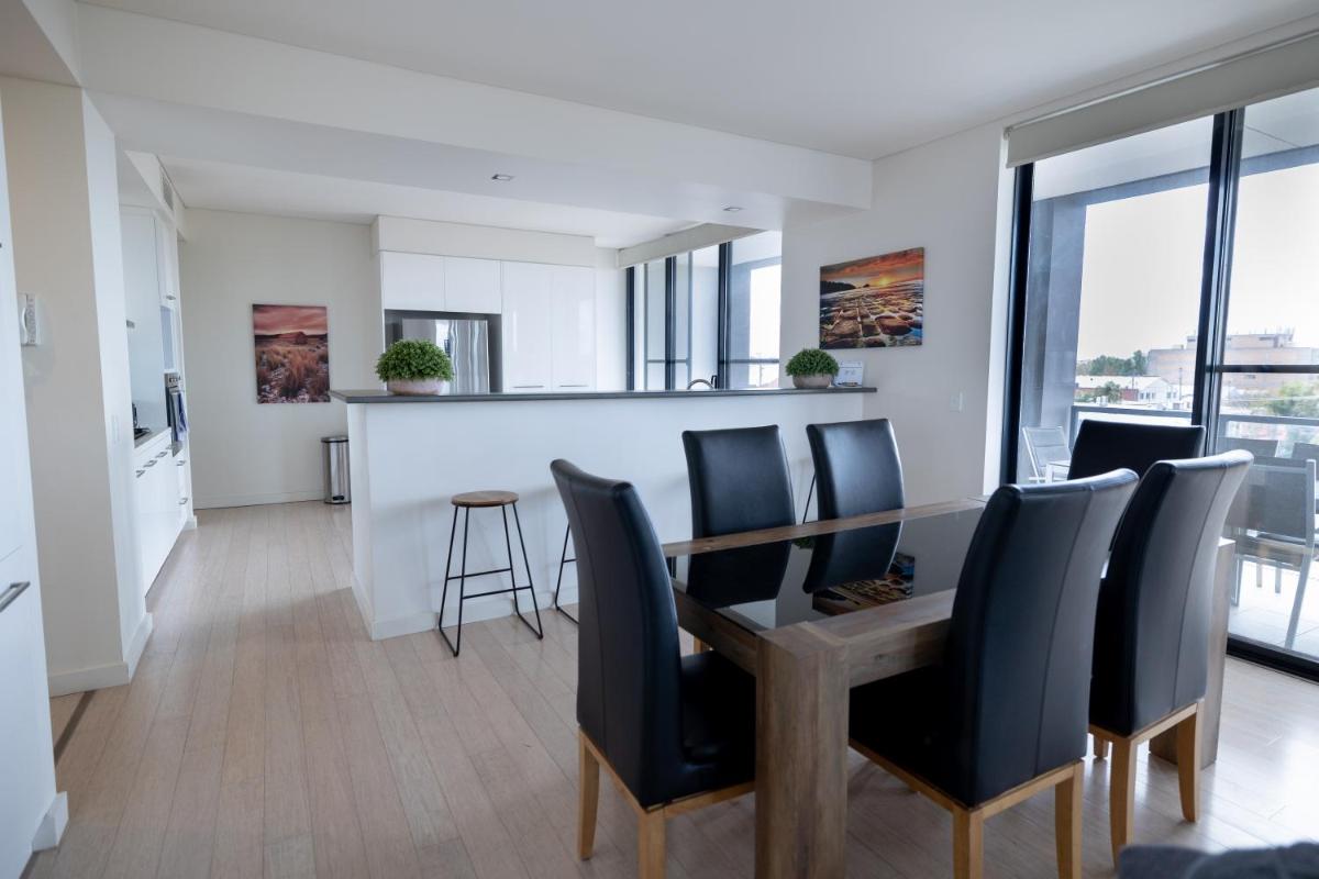 Suitetrails - Enjoy Penthouse Living in the CBD! Sleeps 8!