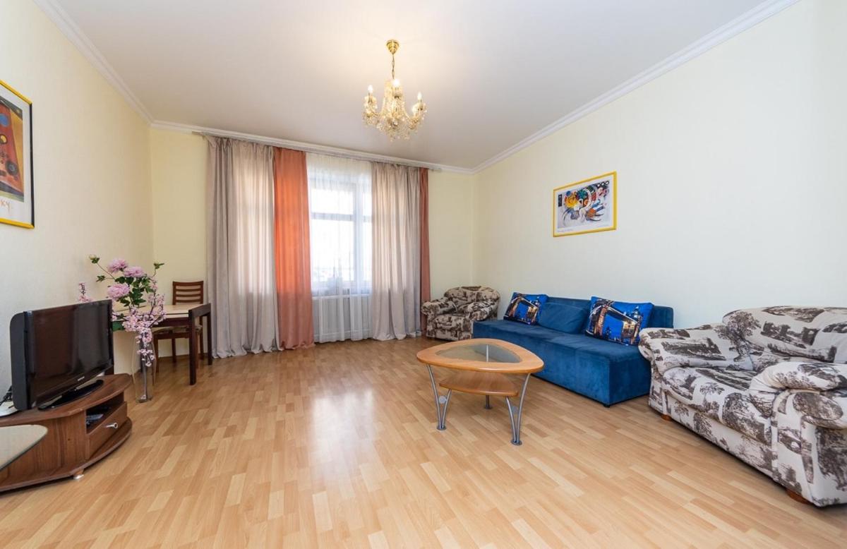 Suitetrails - Alex Apartments near Independence Square - Kiev