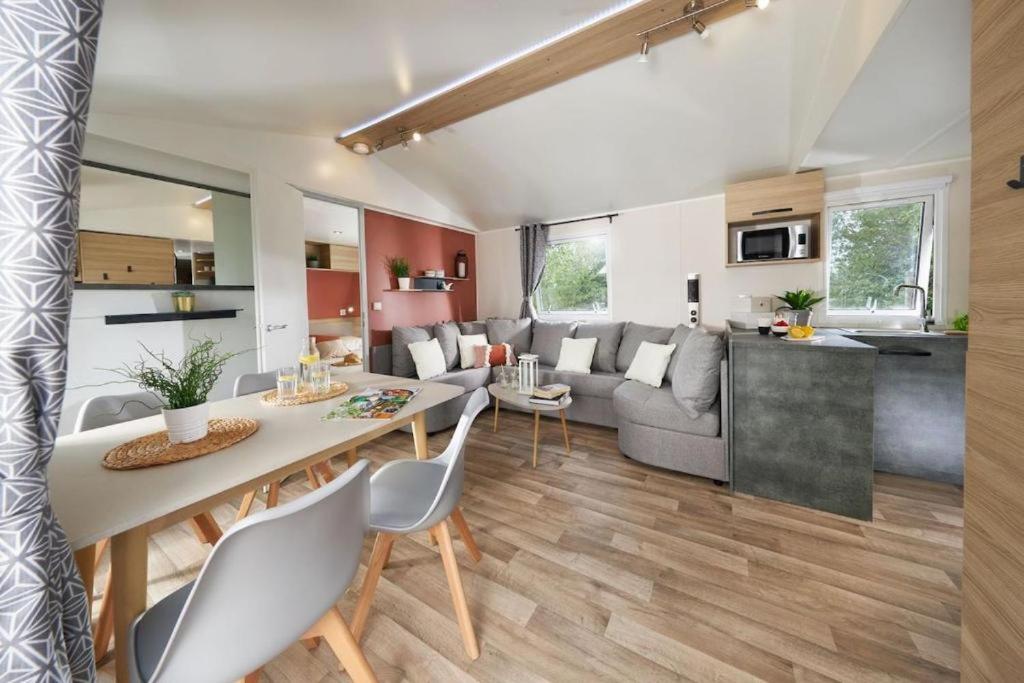 Mobile home 3 chambres 2 salles de bains dans camping 4 étoiles aux charmettes MH k168 - Housity