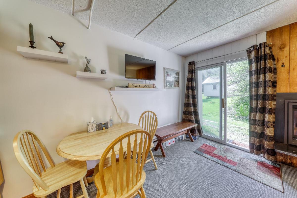 Cozy Mountainside Condo - Housity