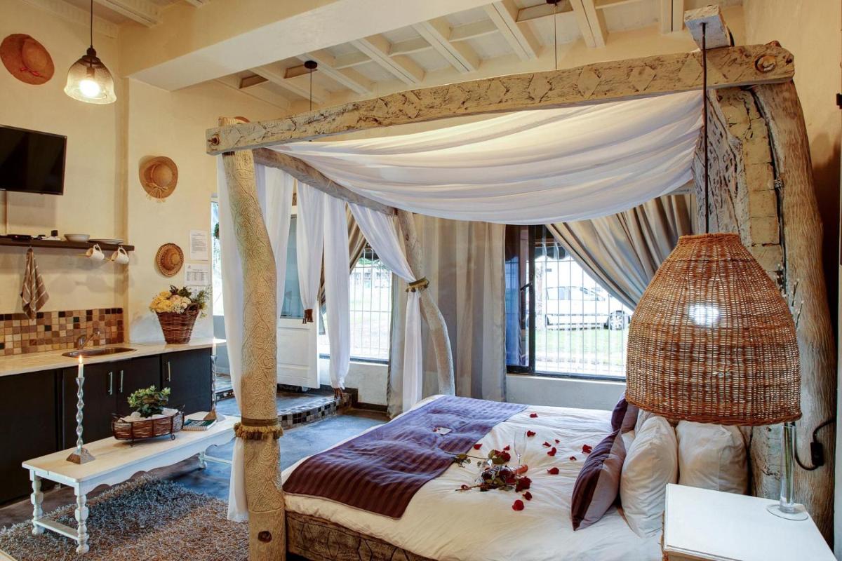 Bedrock Honeymoon Studio En-suite - Housity