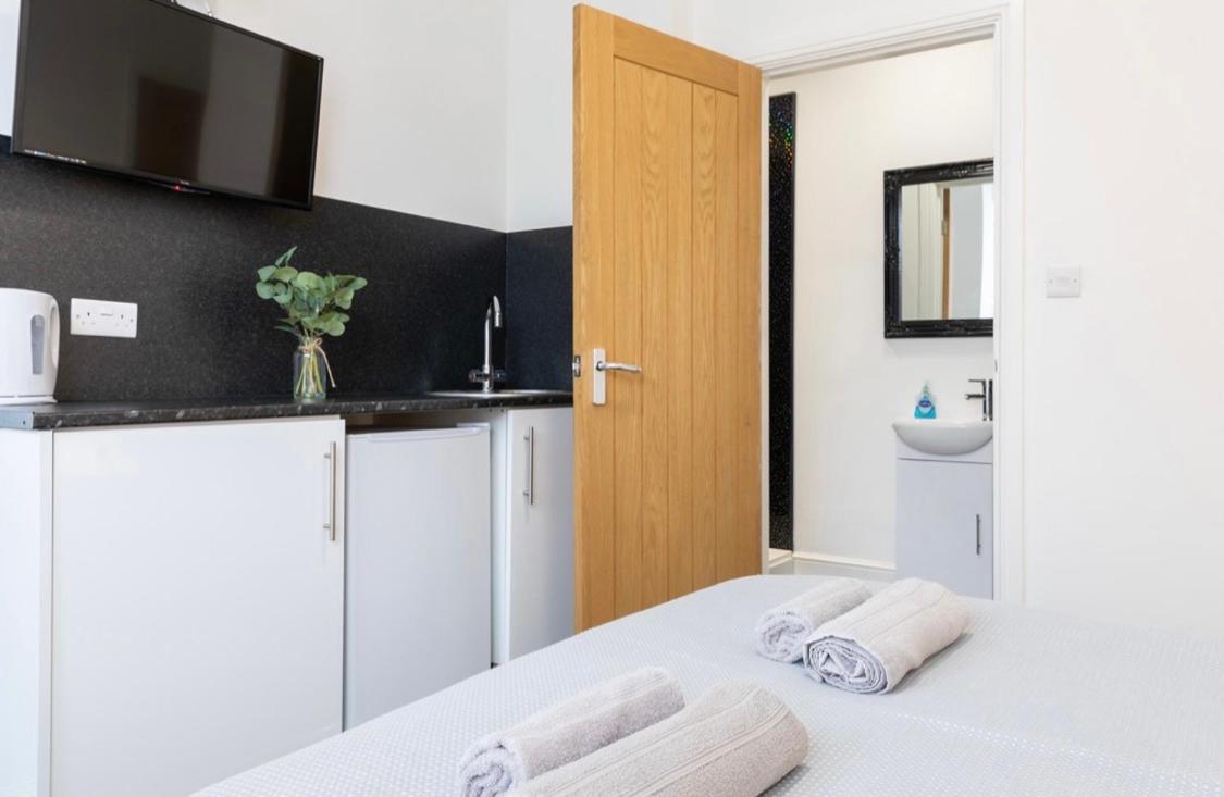 Megs Island Guest House - Housity
