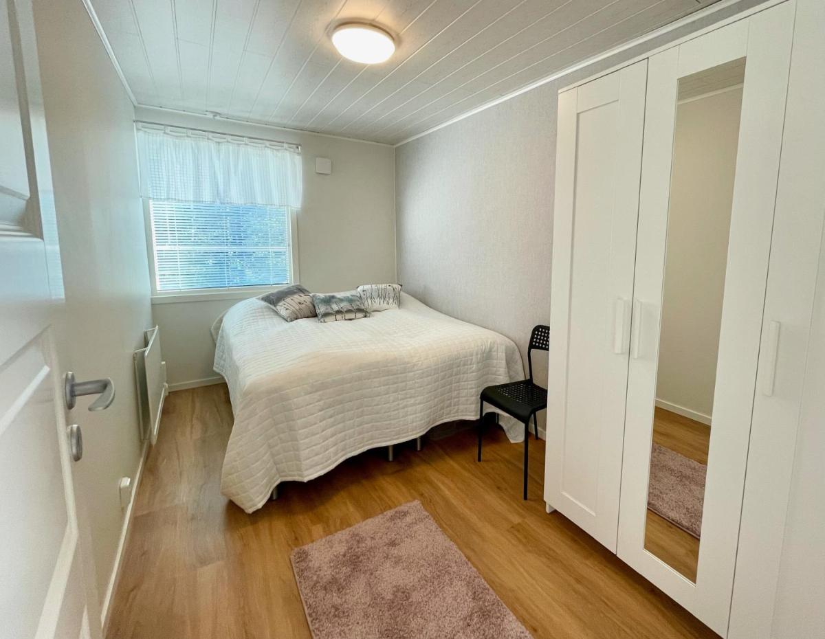 Cozy renovated house with a lot of parking space. - Housity