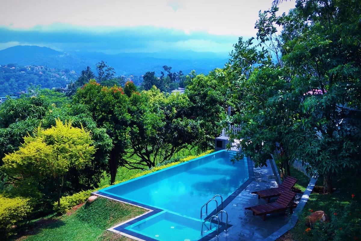Suitetrails - The Kandyan Villa